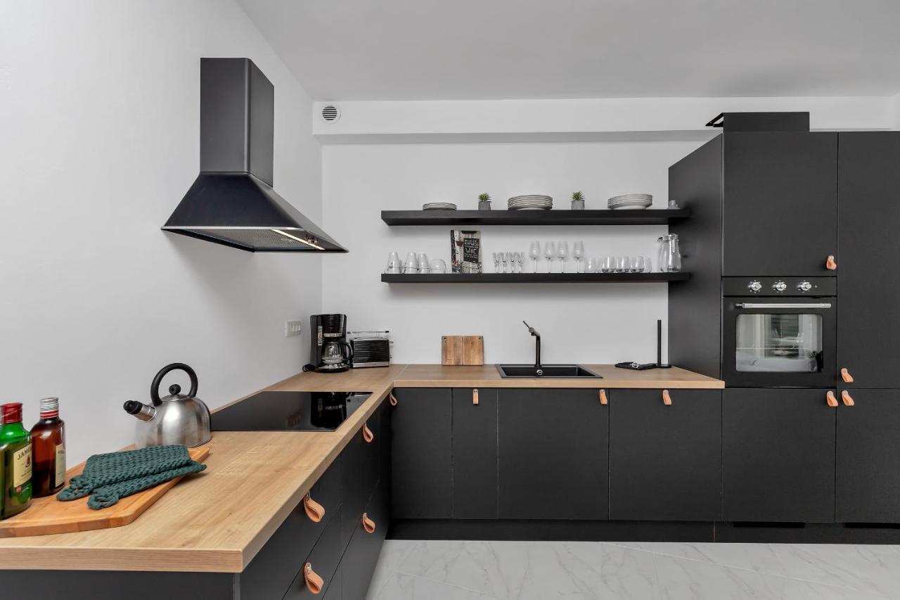 Apartment Lotte With Private Pool In The City Center! Makarska Eksteriør billede