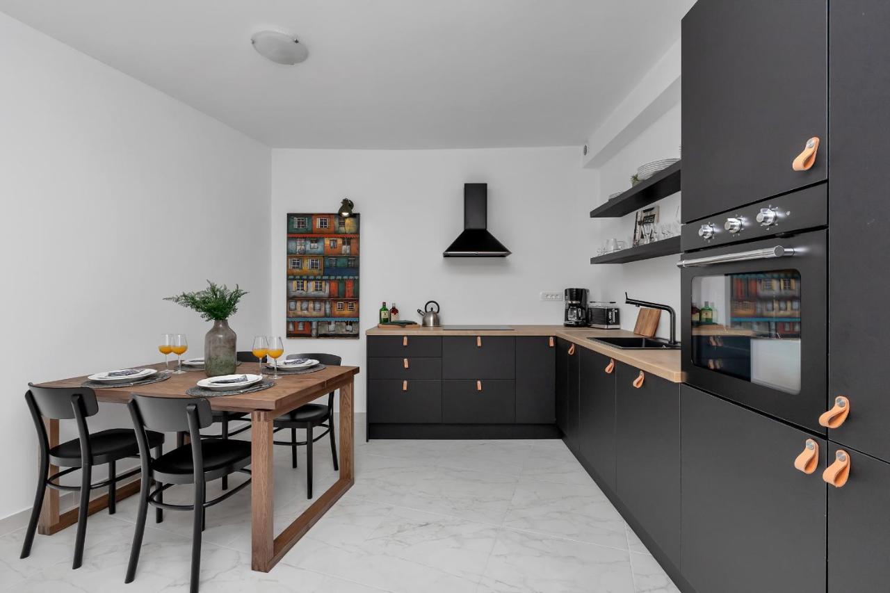 Apartment Lotte With Private Pool In The City Center! Makarska Eksteriør billede